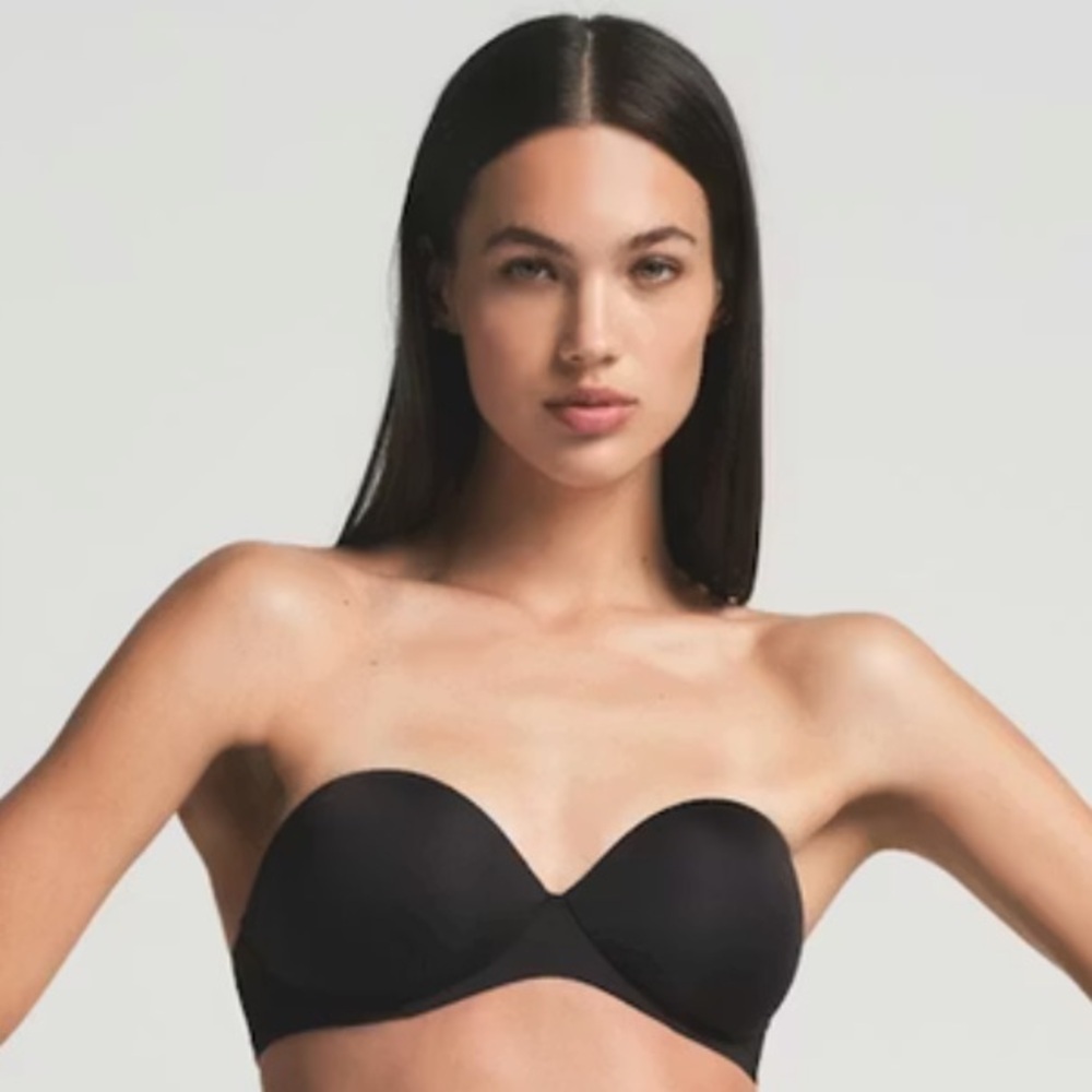 SKIMS Ultimate Strapless Push-Up Bra in Onyx - Picture 2 of 4